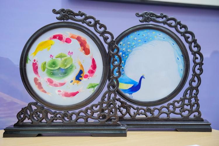 畢節(jié)展館人氣火爆 特色產(chǎn)品與工藝美術(shù)品備受青睞